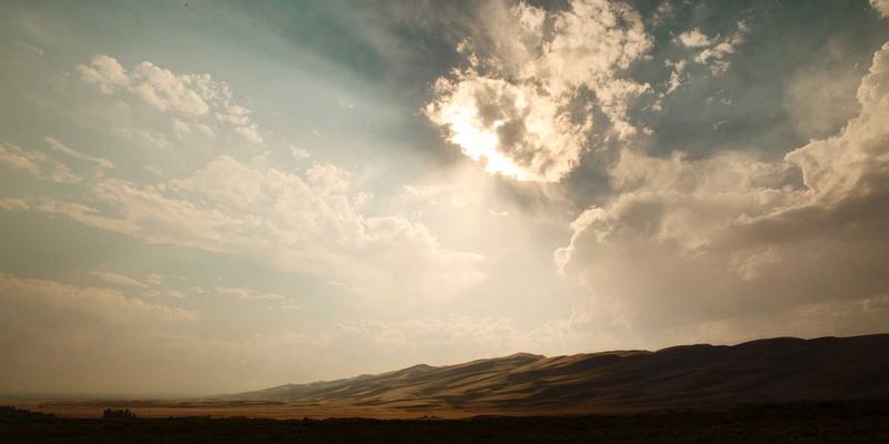 告别卡顿！揭秘边缘计算如何重塑网络延迟：从核心技术到实战编程资源